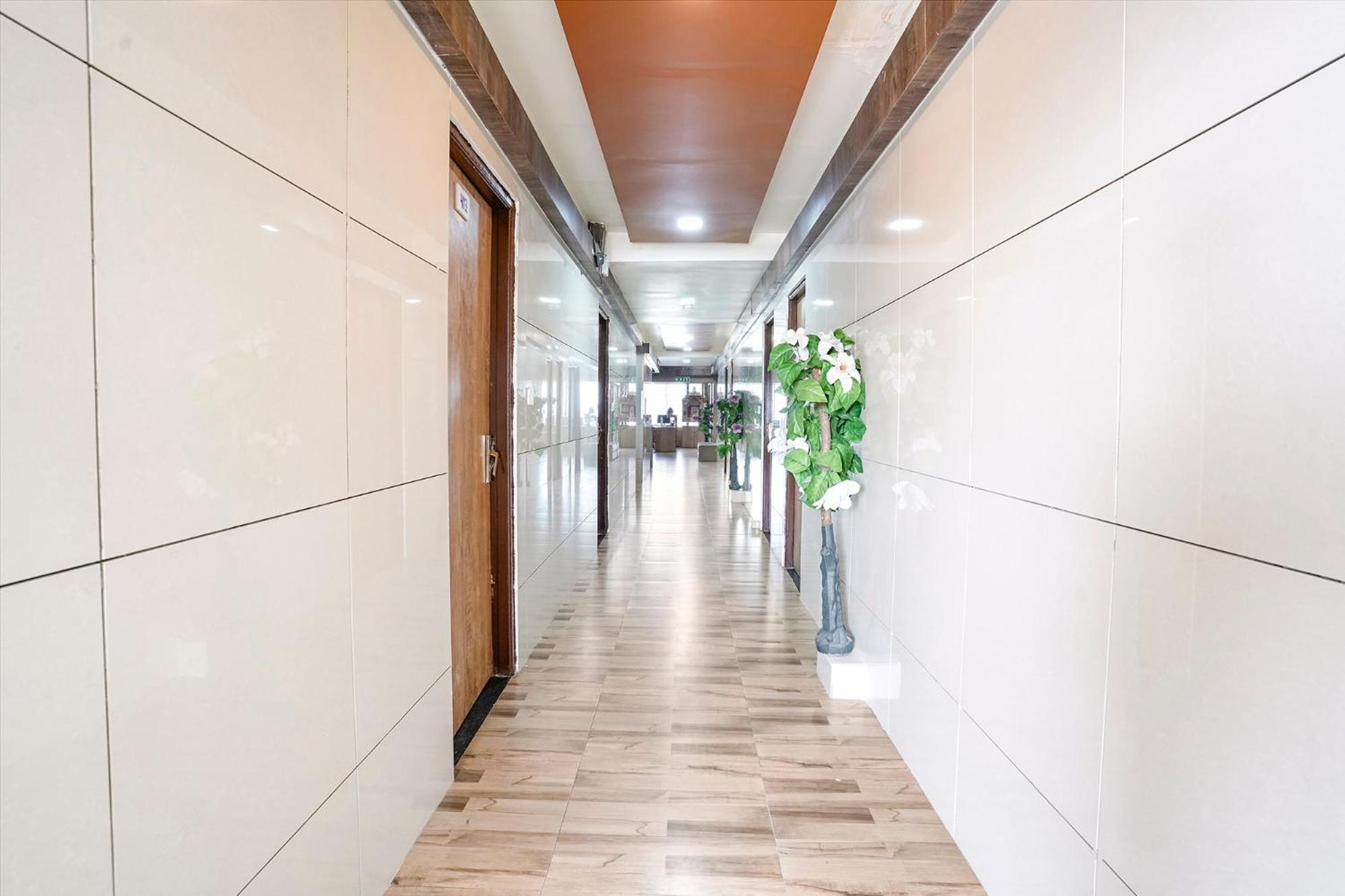 Fabhotel Galaxy I Ahmedabad Exteriör bild