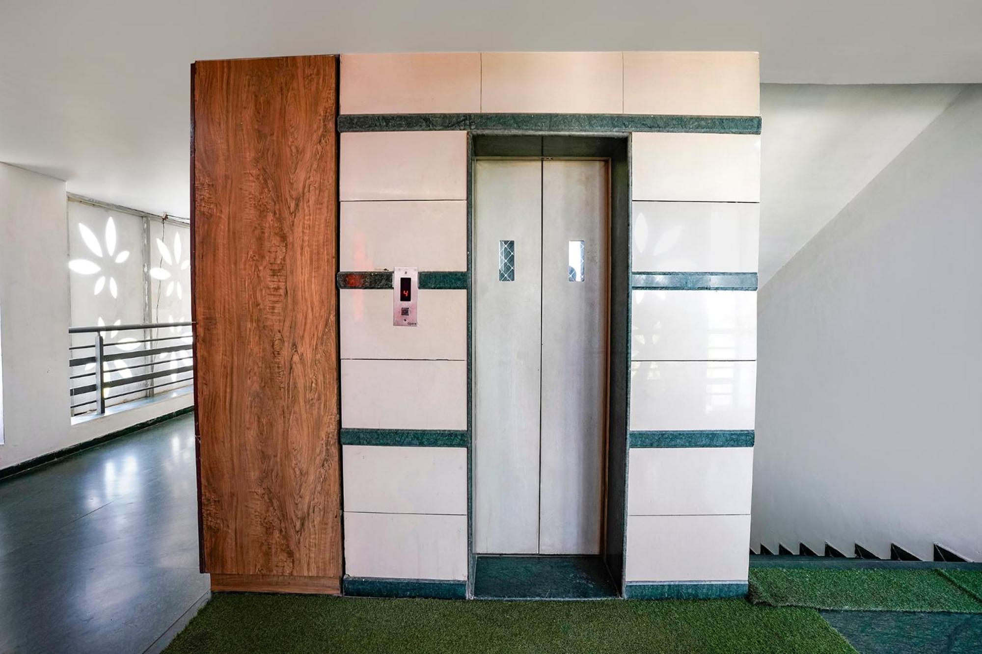Fabhotel Galaxy I Ahmedabad Exteriör bild